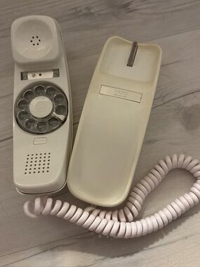 Vintage White Trimline Rotary Dial Phone Telephone ITT Snow
